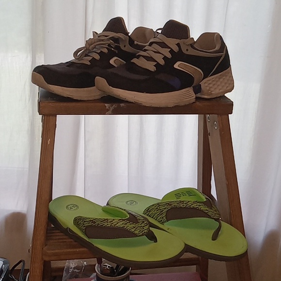 Boys Size 6 Shoes - Picture 4 of 12
